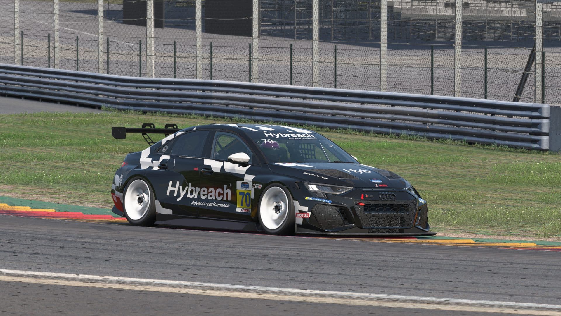 Audi RS3 LMS TCR con livery Hybreach número 70 saliendo de curva en iRacing